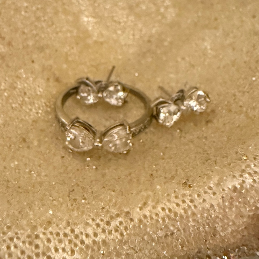 Elegant Silver Jewelry Set - Picture 2 of 7